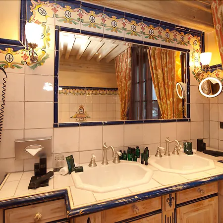 Le Saint Joseph Hotell 5*