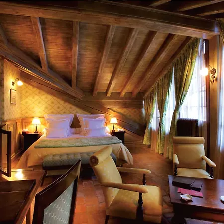 Le Saint Joseph Hotel
