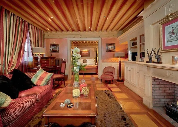 Le Saint Joseph Hotel